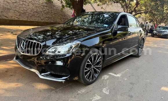 Sayi Na hannu Mercedes‒Benz E–Class Black Mota in Yaounde a Babban Kamaru Sayi Na hannu Mercedes‒Benz E–Class Black Mota in Yaounde a Babban Kamaru