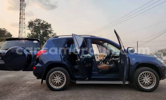 Sayi Na hannu Toyota RAV4 Black Mota in Yaounde a Babban Kamaru Sayi Na hannu Toyota RAV4 Black Mota in Yaounde a Babban Kamaru