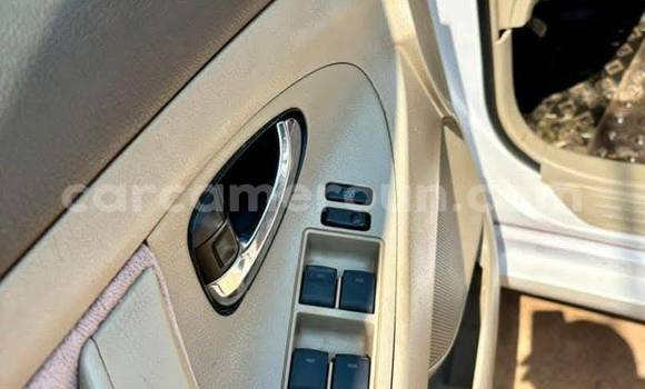 Sayi Na hannu Toyota Camry White Mota in Yaounde a Babban Kamaru Sayi Na hannu Toyota Camry White Mota in Yaounde a Babban Kamaru