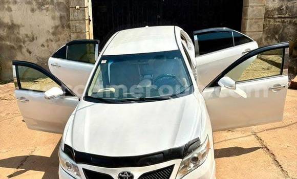 Sayi Na hannu Toyota Camry White Mota in Yaounde a Babban Kamaru Sayi Na hannu Toyota Camry White Mota in Yaounde a Babban Kamaru
