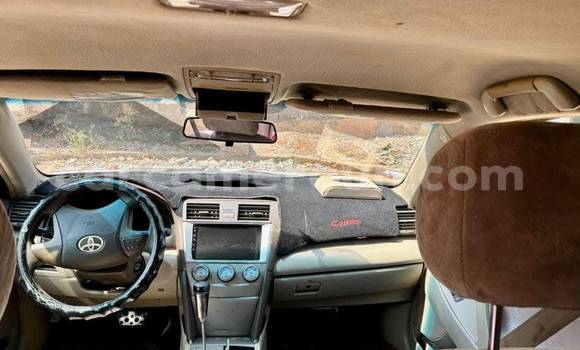 Sayi Na hannu Toyota Camry White Mota in Yaounde a Babban Kamaru Sayi Na hannu Toyota Camry White Mota in Yaounde a Babban Kamaru