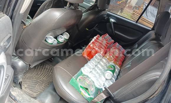 Sayi Na hannu Toyota RAV4 Black Mota in Yaounde a Babban Kamaru Sayi Na hannu Toyota RAV4 Black Mota in Yaounde a Babban Kamaru