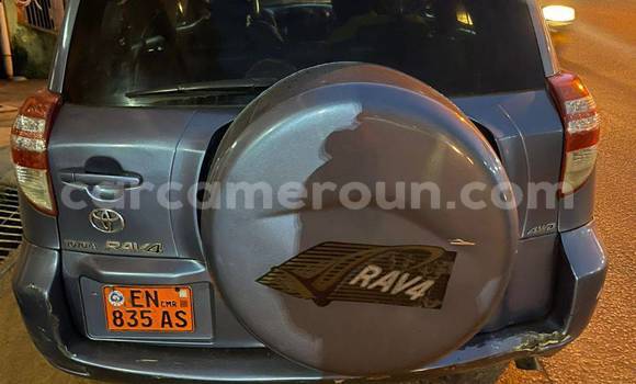 Sayi Na hannu Toyota RAV4 Blue Mota in Yaounde a Babban Kamaru Sayi Na hannu Toyota RAV4 Blue Mota in Yaounde a Babban Kamaru