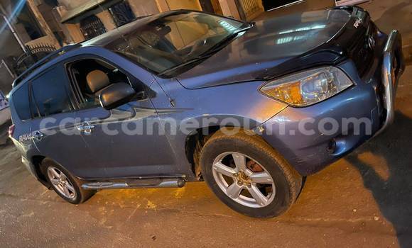 Sayi Na hannu Toyota RAV4 Blue Mota in Yaounde a Babban Kamaru Sayi Na hannu Toyota RAV4 Blue Mota in Yaounde a Babban Kamaru