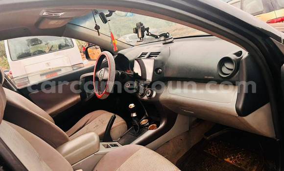 Sayi Na hannu Toyota RAV4 Black Mota in Yaounde a Babban Kamaru Sayi Na hannu Toyota RAV4 Black Mota in Yaounde a Babban Kamaru