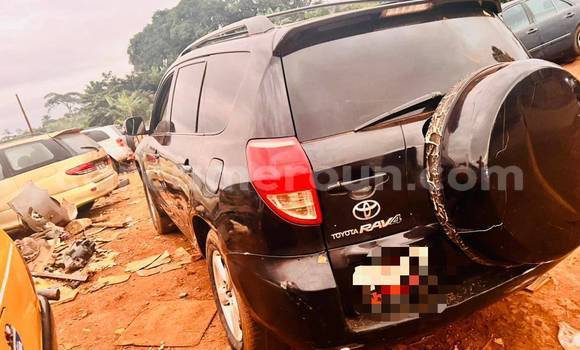 Sayi Na hannu Toyota RAV4 Black Mota in Yaounde a Babban Kamaru Sayi Na hannu Toyota RAV4 Black Mota in Yaounde a Babban Kamaru