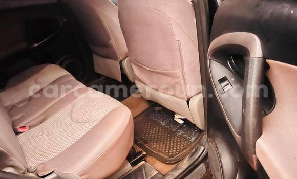 Sayi Na hannu Toyota RAV4 Black Mota in Yaounde a Babban Kamaru Sayi Na hannu Toyota RAV4 Black Mota in Yaounde a Babban Kamaru