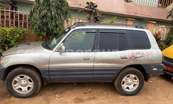 Sayi Na hannu Toyota RAV4 Sauran Mota in Yaounde a Babban Kamaru Sayi Na hannu Toyota RAV4 Sauran Mota in Yaounde a Babban Kamaru