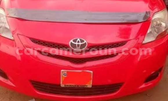 Sayi Na hannu Toyota Yaris Red Mota in Yaounde a Babban Kamaru