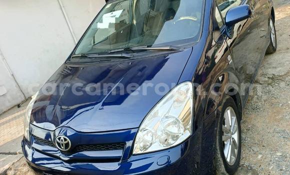 Sayi Na hannu Toyota Corolla Verso Blue Mota in Douala a Ƙasar Kamaru