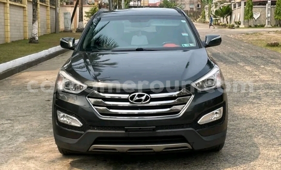 Sayi Imported Hyundai Santa Fe Azurfa Mota in Douala a Ƙasar Kamaru