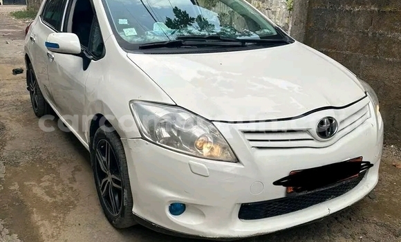 Sayi Na hannu Toyota Auris White Mota in Douala a Ƙasar Kamaru Sayi Na hannu Toyota Auris White Mota in Douala a Ƙasar Kamaru