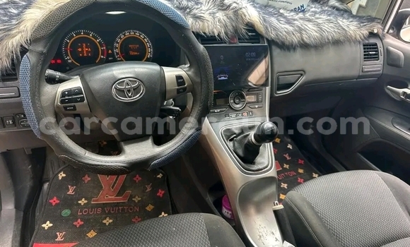 Sayi Na hannu Toyota Auris White Mota in Douala a Ƙasar Kamaru Sayi Na hannu Toyota Auris White Mota in Douala a Ƙasar Kamaru