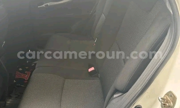 Sayi Na hannu Toyota Auris White Mota in Douala a Ƙasar Kamaru Sayi Na hannu Toyota Auris White Mota in Douala a Ƙasar Kamaru