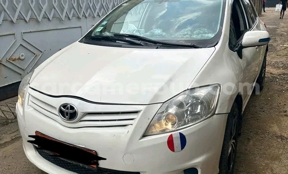 Sayi Na hannu Toyota Auris White Mota in Douala a Ƙasar Kamaru Sayi Na hannu Toyota Auris White Mota in Douala a Ƙasar Kamaru