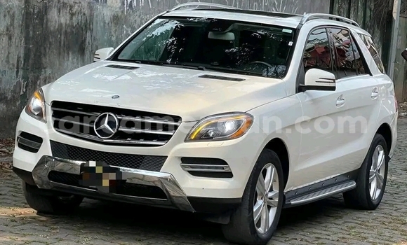 Sayi Imported Mercedes‒Benz ML–Class White Mota in Douala a Ƙasar Kamaru