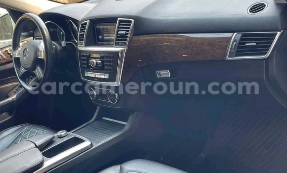 Sayi Imported Mercedes‒Benz ML–Class White Mota in Douala a Ƙasar Kamaru Sayi Imported Mercedes‒Benz ML–Class White Mota in Douala a Ƙasar Kamaru