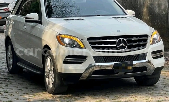 Sayi Imported Mercedes‒Benz ML–Class White Mota in Douala a Ƙasar Kamaru Sayi Imported Mercedes‒Benz ML–Class White Mota in Douala a Ƙasar Kamaru