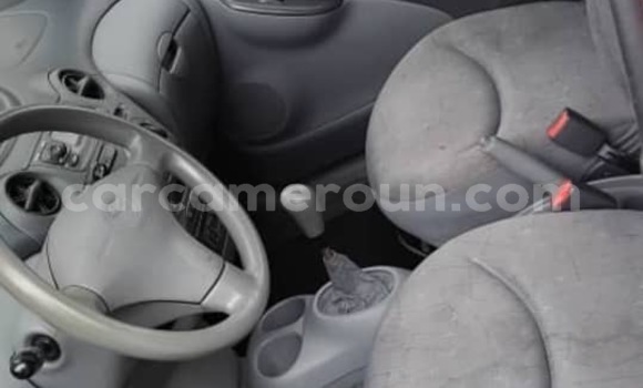 Sayi Na hannu Toyota Yaris Red Mota in Douala a Ƙasar Kamaru Sayi Na hannu Toyota Yaris Red Mota in Douala a Ƙasar Kamaru