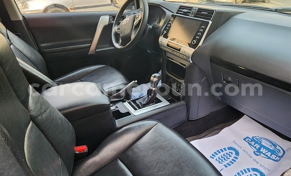 Sayi Imported Toyota Land Cruiser Prado Black Mota in Douala a Ƙasar Kamaru Sayi Imported Toyota Land Cruiser Prado Black Mota in Douala a Ƙasar Kamaru