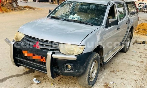Sayi Na hannu Mitsubishi L200 Azurfa Mota in Douala a Ƙasar Kamaru Sayi Na hannu Mitsubishi L200 Azurfa Mota in Douala a Ƙasar Kamaru
