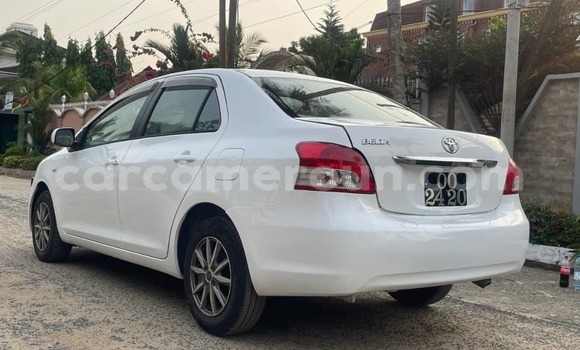 Sayi Na hannu Toyota Belta White Mota in Douala a Ƙasar Kamaru Sayi Na hannu Toyota Belta White Mota in Douala a Ƙasar Kamaru