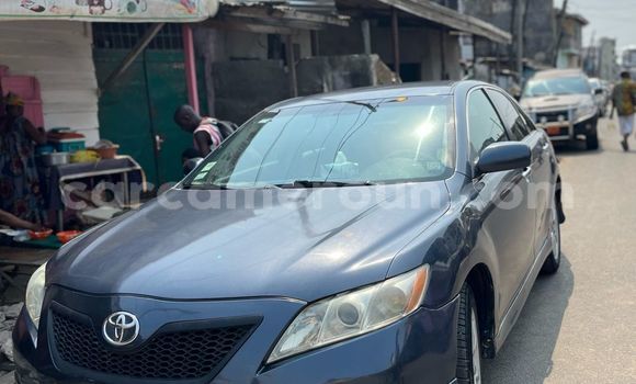 Sayi Na hannu Toyota Camry Blue Mota in Dschang a West Kamaru Sayi Na hannu Toyota Camry Blue Mota in Dschang a West Kamaru