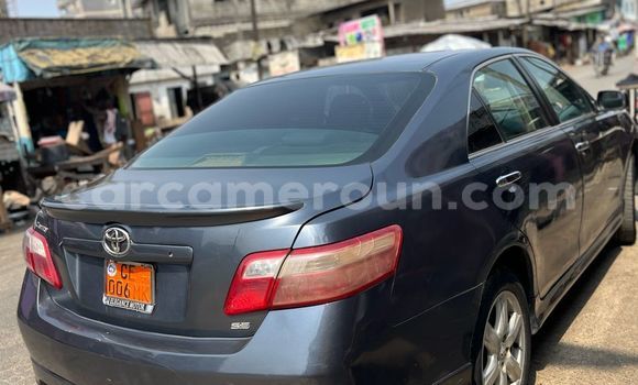 Sayi Na hannu Toyota Camry Blue Mota in Dschang a West Kamaru Sayi Na hannu Toyota Camry Blue Mota in Dschang a West Kamaru