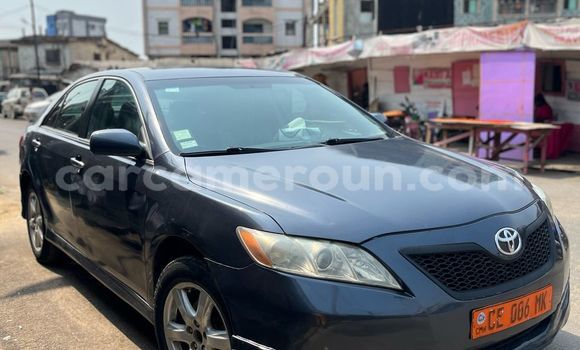 Sayi Na hannu Toyota Camry Blue Mota in Dschang a West Kamaru Sayi Na hannu Toyota Camry Blue Mota in Dschang a West Kamaru