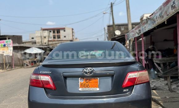 Sayi Na hannu Toyota Camry Blue Mota in Dschang a West Kamaru Sayi Na hannu Toyota Camry Blue Mota in Dschang a West Kamaru