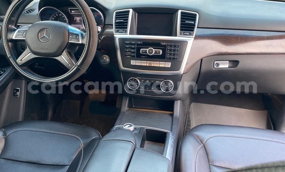 Sayi Sabo Mercedes‒Benz ML–Class White Mota in Douala a Ƙasar Kamaru Sayi Sabo Mercedes‒Benz ML–Class White Mota in Douala a Ƙasar Kamaru