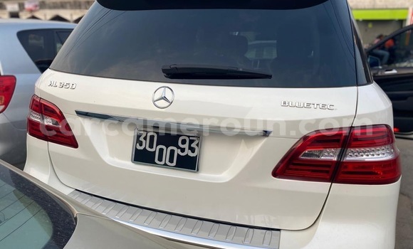 Sayi Sabo Mercedes‒Benz ML–Class White Mota in Douala a Ƙasar Kamaru Sayi Sabo Mercedes‒Benz ML–Class White Mota in Douala a Ƙasar Kamaru