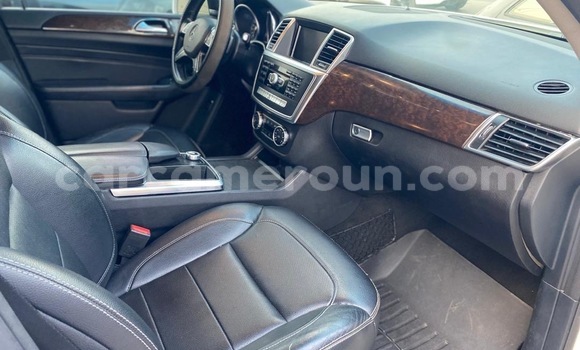 Sayi Sabo Mercedes‒Benz ML–Class White Mota in Douala a Ƙasar Kamaru Sayi Sabo Mercedes‒Benz ML–Class White Mota in Douala a Ƙasar Kamaru