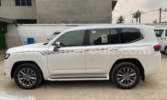 Buy Import Toyota Land Cruiser White Car in Douala in Littoral Cameroon Buy Import Toyota Land Cruiser White Car in Douala in Littoral Cameroon