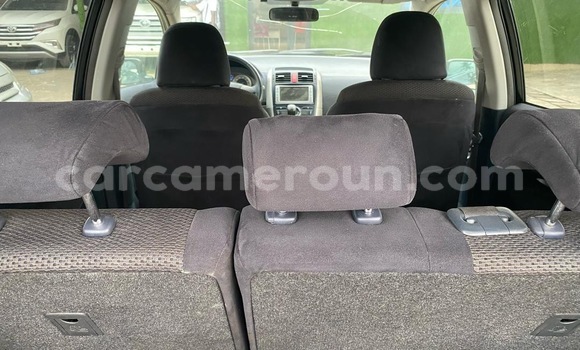 Sayi Imported Toyota Blade Black Mota in Douala a Ƙasar Kamaru Sayi Imported Toyota Blade Black Mota in Douala a Ƙasar Kamaru