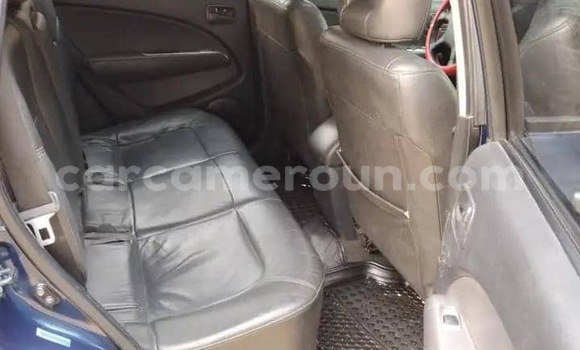 Sayi Na hannu Mitsubishi Outlander Blue Mota in Douala a Ƙasar Kamaru Sayi Na hannu Mitsubishi Outlander Blue Mota in Douala a Ƙasar Kamaru