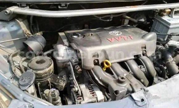 Sayi Na hannu Toyota Yaris Blue Mota in Douala a Ƙasar Kamaru Sayi Na hannu Toyota Yaris Blue Mota in Douala a Ƙasar Kamaru