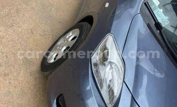 Sayi Na hannu Toyota Yaris Blue Mota in Douala a Ƙasar Kamaru Sayi Na hannu Toyota Yaris Blue Mota in Douala a Ƙasar Kamaru