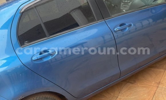 Sayi Sabo Toyota Vitz Blue Mota in Yaounde a Babban Kamaru Sayi Sabo Toyota Vitz Blue Mota in Yaounde a Babban Kamaru