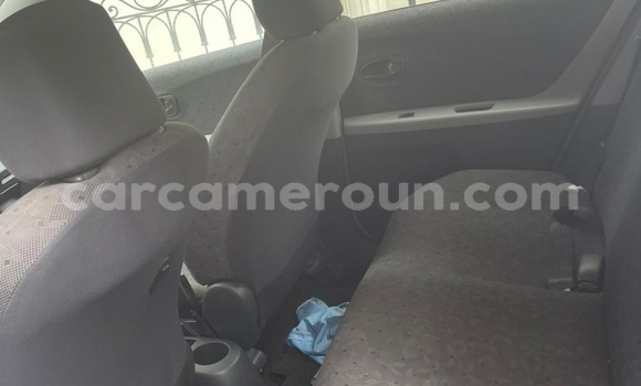 Sayi Sabo Toyota Vitz Blue Mota in Yaounde a Babban Kamaru Sayi Sabo Toyota Vitz Blue Mota in Yaounde a Babban Kamaru