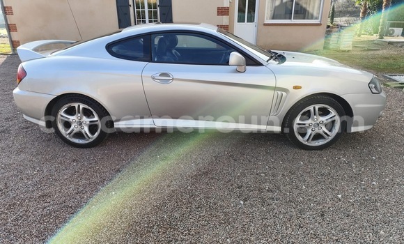 Sayi Sabo Hyundai Coupé Azurfa Mota in Yaounde a Babban Kamaru Sayi Sabo Hyundai Coupé Azurfa Mota in Yaounde a Babban Kamaru