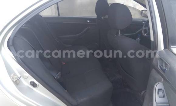 Sayi Na hannu Toyota Avensis Azurfa Mota in Yaounde a Babban Kamaru Sayi Na hannu Toyota Avensis Azurfa Mota in Yaounde a Babban Kamaru