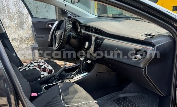 Sayi Imported Toyota RAV4 Azurfa Mota in Douala a Ƙasar Kamaru Sayi Imported Toyota RAV4 Azurfa Mota in Douala a Ƙasar Kamaru