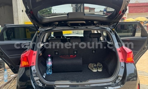 Sayi Imported Toyota RAV4 Azurfa Mota in Douala a Ƙasar Kamaru Sayi Imported Toyota RAV4 Azurfa Mota in Douala a Ƙasar Kamaru