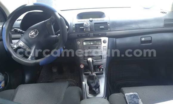 Sayi Na hannu Toyota Avensis Azurfa Mota in Yaounde a Babban Kamaru Sayi Na hannu Toyota Avensis Azurfa Mota in Yaounde a Babban Kamaru