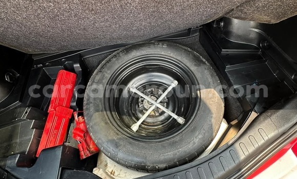 Acheter Occasion Voiture Toyota RAV4 Rouge à Yaoundé, Central Cameroon Acheter Occasion Voiture Toyota RAV4 Rouge à Yaoundé, Central Cameroon