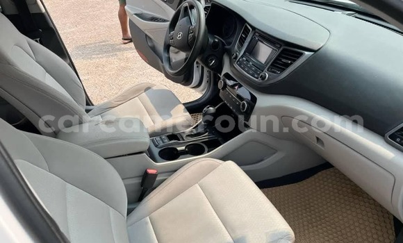 Sayi Na hannu Hyundai Tucson White Mota in Yaounde a Babban Kamaru Sayi Na hannu Hyundai Tucson White Mota in Yaounde a Babban Kamaru