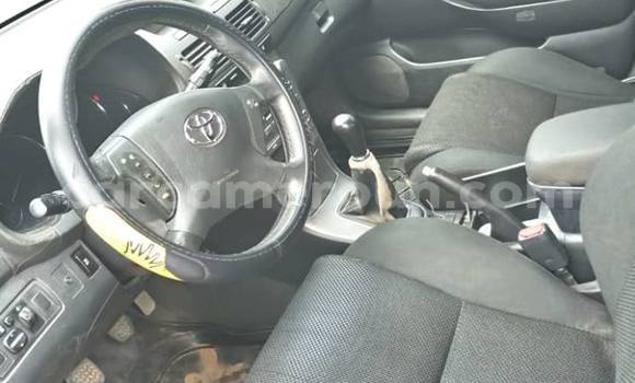 Sayi Na hannu Toyota Avensis Blue Mota in Yaounde a Babban Kamaru Sayi Na hannu Toyota Avensis Blue Mota in Yaounde a Babban Kamaru