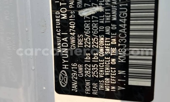 Sayi Na hannu Hyundai Tucson White Mota in Yaounde a Babban Kamaru Sayi Na hannu Hyundai Tucson White Mota in Yaounde a Babban Kamaru