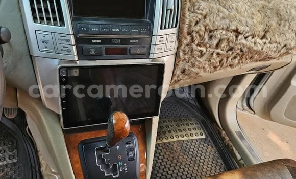 Sayi Na hannu Toyota Harrier Azurfa Mota in Yaounde a Babban Kamaru Sayi Na hannu Toyota Harrier Azurfa Mota in Yaounde a Babban Kamaru